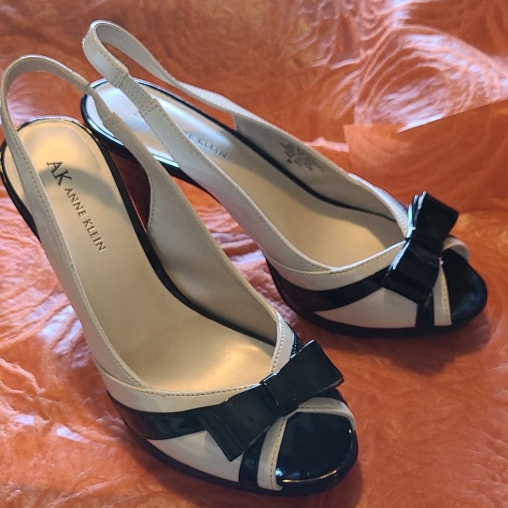 Anne Klein peep toe 4" high heels